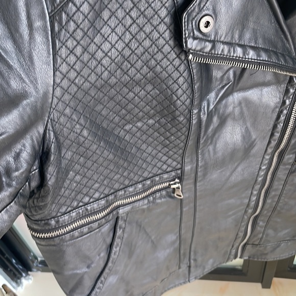 Beautiful moto-style black jacket - Picture 2 of 6